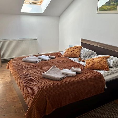 Aranykakas Etterem Es Panzio Bed and Breakfast Sîndominic Eksteriør billede