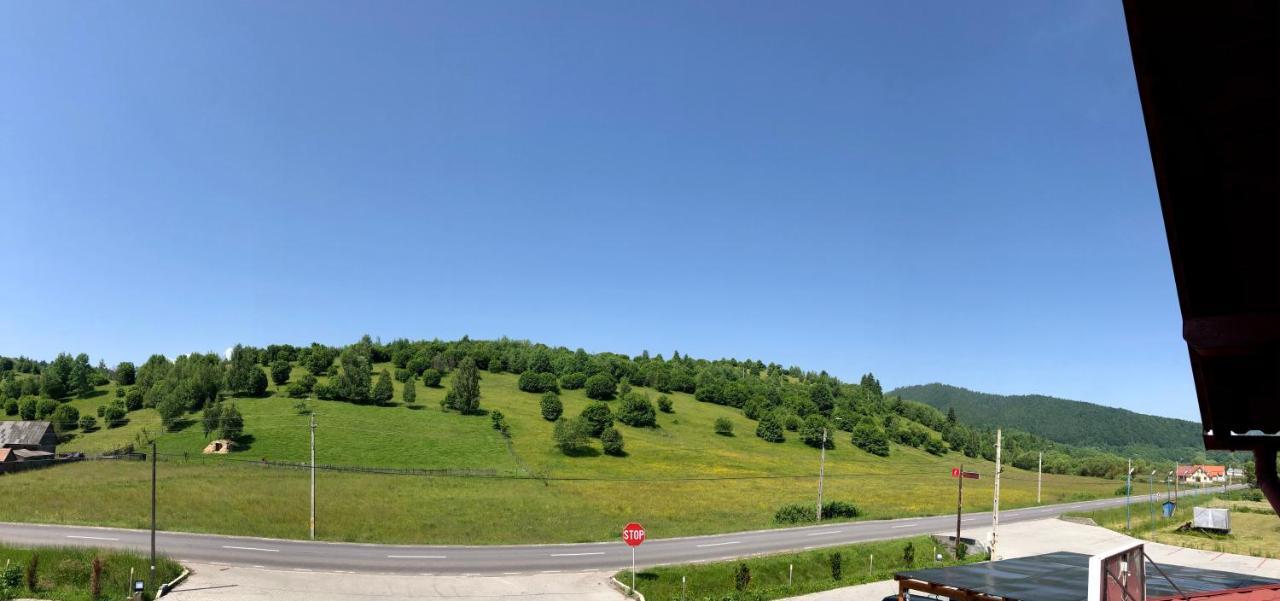 Aranykakas Etterem Es Panzio Bed and Breakfast Sîndominic Eksteriør billede