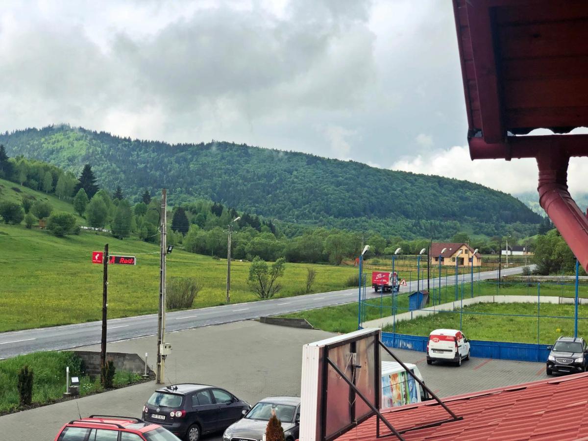 Aranykakas Etterem Es Panzio Bed and Breakfast Sîndominic Eksteriør billede