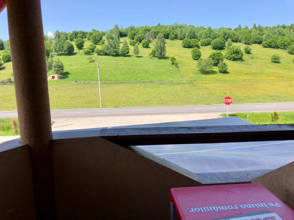 Aranykakas Etterem Es Panzio Bed and Breakfast Sîndominic Eksteriør billede