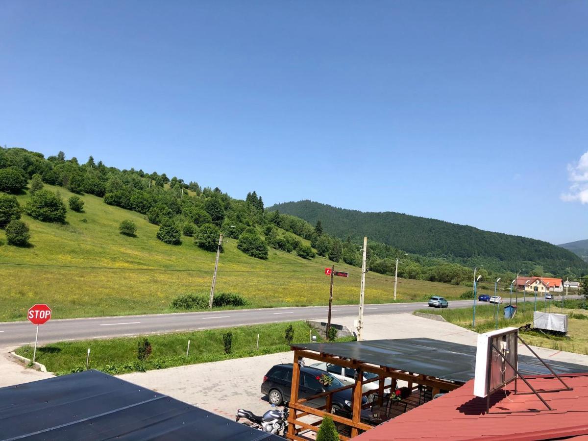 Aranykakas Etterem Es Panzio Bed and Breakfast Sîndominic Eksteriør billede