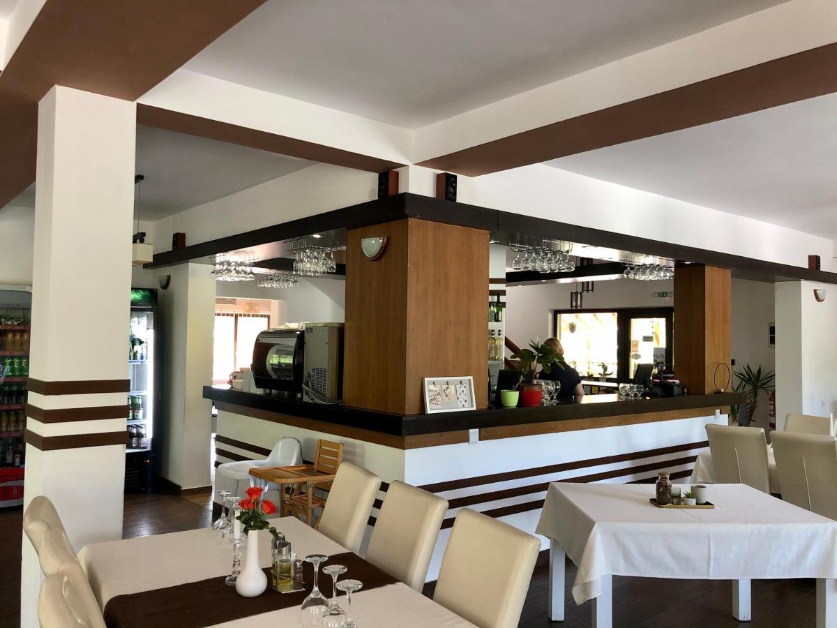 Aranykakas Etterem Es Panzio Bed and Breakfast Sîndominic Eksteriør billede